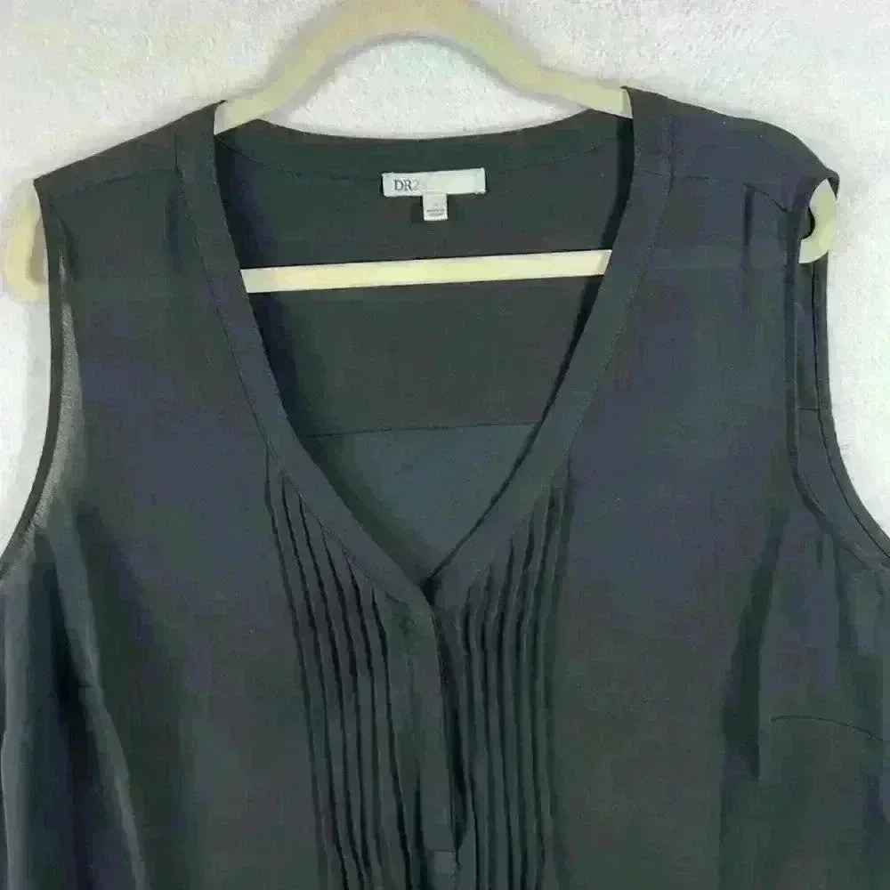 DR2 Sleeveless Blouse Top Sz 1X Black V-Neck 3-Button Front Pleats/Tucks - Picture 4 of 8